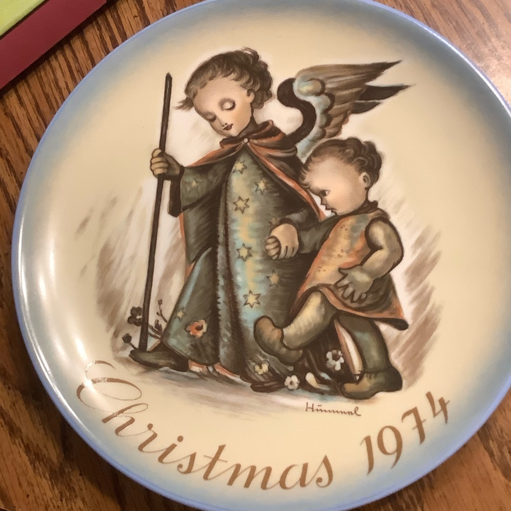 Hummel Christmas 1974 Angelic Plate with Blue Rim